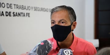El ministro de Trabajo, Juan Manuel Pusineri, ratificó que consultarán intendentes y expertos de salud para decidir.