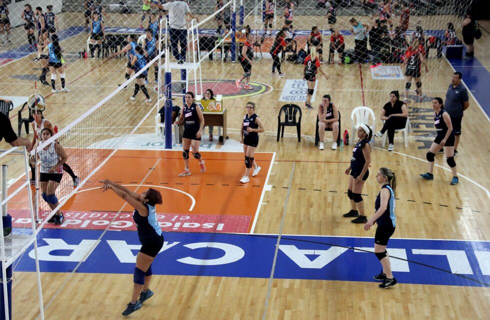 Equipos de todos el país participan del torneo de Voley en Carlos Paz