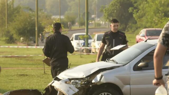 Trágico accidente en Posadas: mujer fallece al precipitarse su auto al arroyo Mártires.