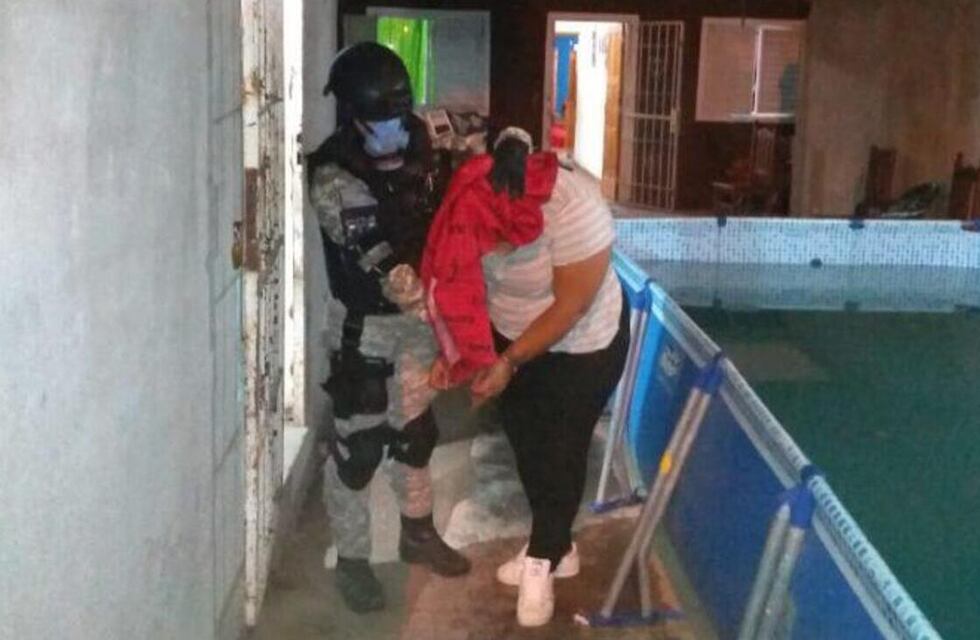 Una mujer tenía prisión domiciliaria y quedó detenida por volver a vender drogas