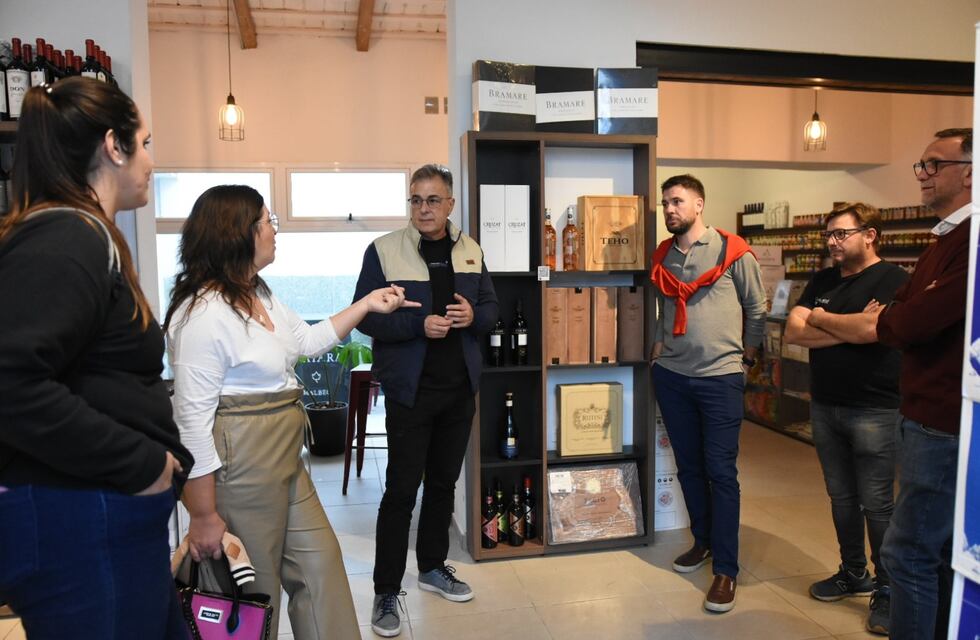 Luis Castellano recorrió comercios del “Paseo Yrigoyen”