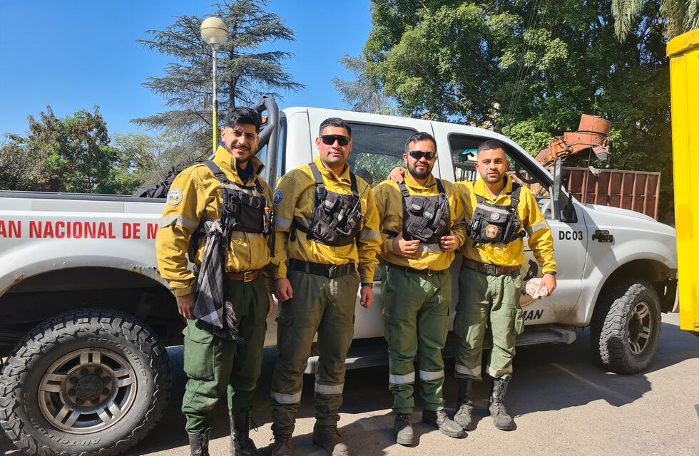 Escaba de Abajo: personal de Defensoría combate las llamas