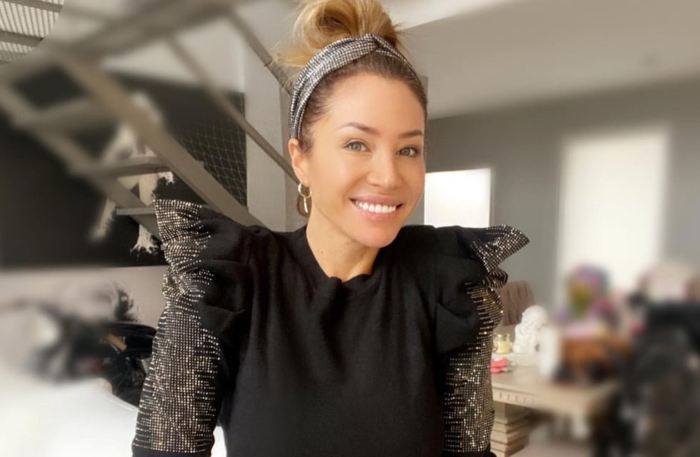 Adabel Guerrero le hizo frente al frío en una micro bikini negra