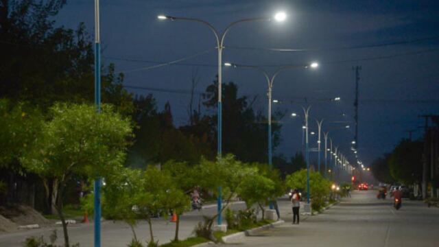 Manzur inauguró la luminaria led para mejorar la seguridad del centro simoqueño