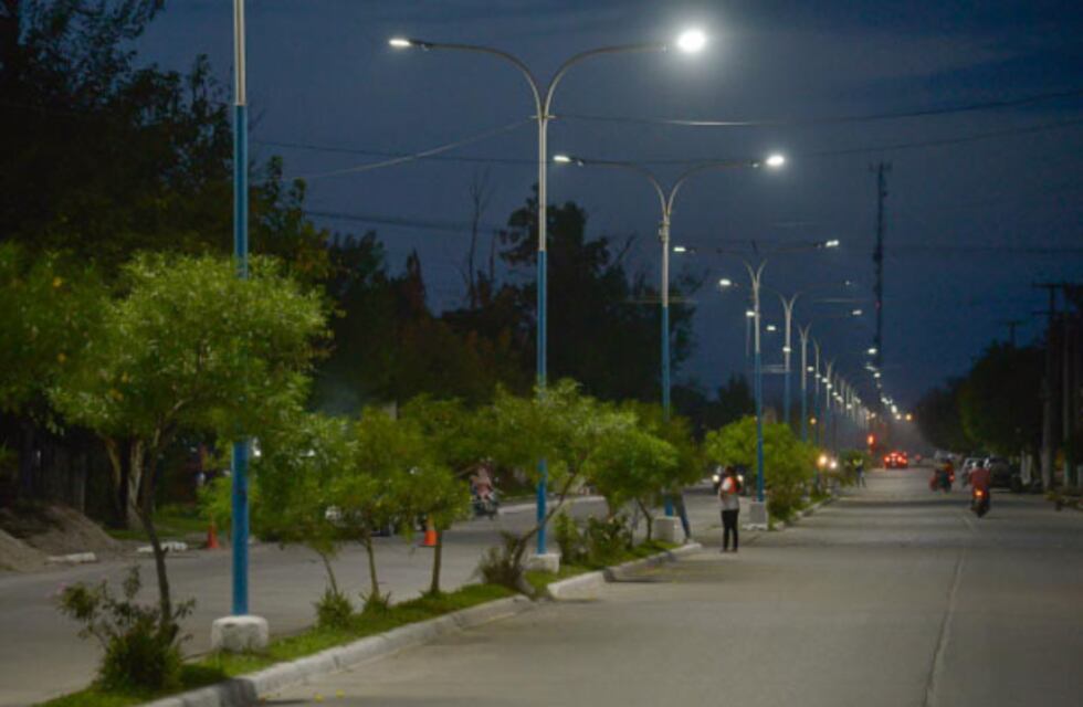 Manzur inauguró la luminaria led para mejorar la seguridad del centro simoqueño