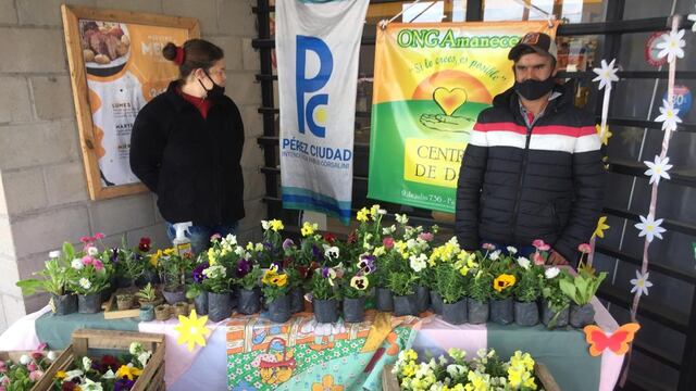 La ONG Amanecer y el supermercado Arco Iris de Pérez apuestan a un proyecto común (Leticia Pallotto)