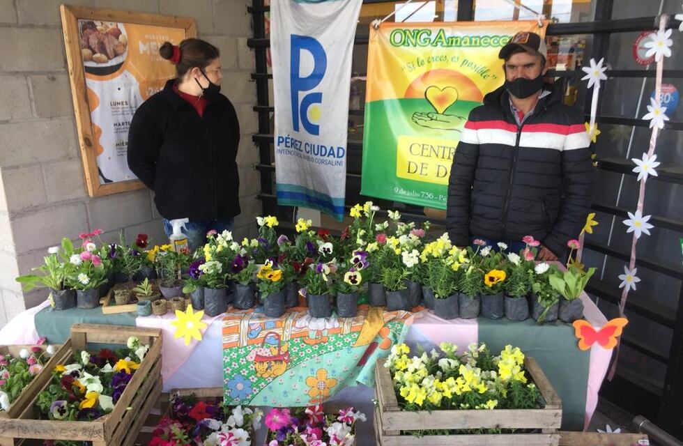 La ONG Amanecer y el supermercado Arco Iris de Pérez apuestan a un proyecto común