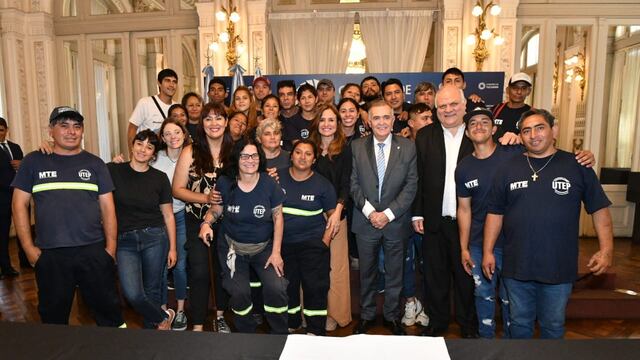 El gobernador, Osvaldo Jaldo y la ministra de Desarrollo Social de la Nación, Victoria Tolosa Paz.