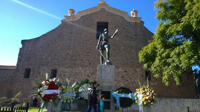 OFRENDAS. Al fundador de Córdoba, Jerónimo Luis de Cabrera (Foto archivo/Ramiro Pereyra).