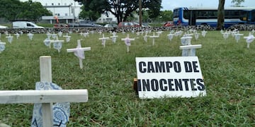 Militantes provida montaron un cementerio de bebés en el Parque 20 de Febrero