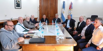 Estatales, docentes y el gobierno provincial cierran conformes la paritaria.