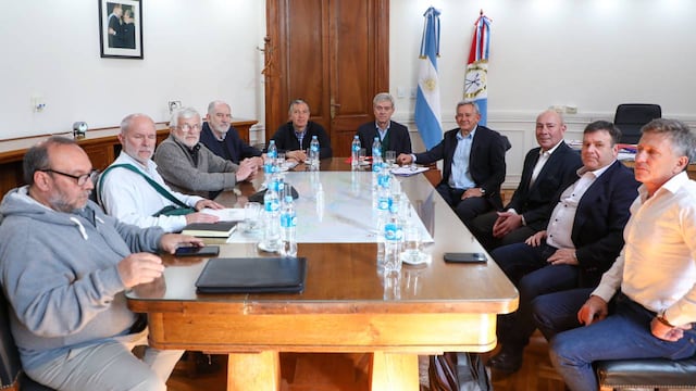 Los ministros Juan Manuel Pusineri y Walter Agosto encabezaron la mesa de negociación.