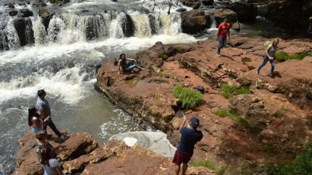 Buscan a un hombre que se sumergió en las aguas de los Saltos del Tabay y no volvió a salir.