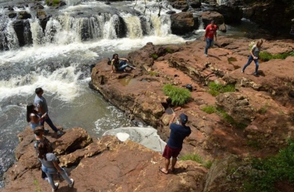 Buscan a un hombre que se sumergió en las aguas de los Saltos del Tabay y no volvió a salir