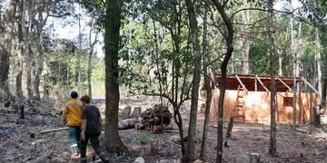 Bomberos sofocaron un incendio de malezas en una aldea mbya en Ruiz de Montoya.