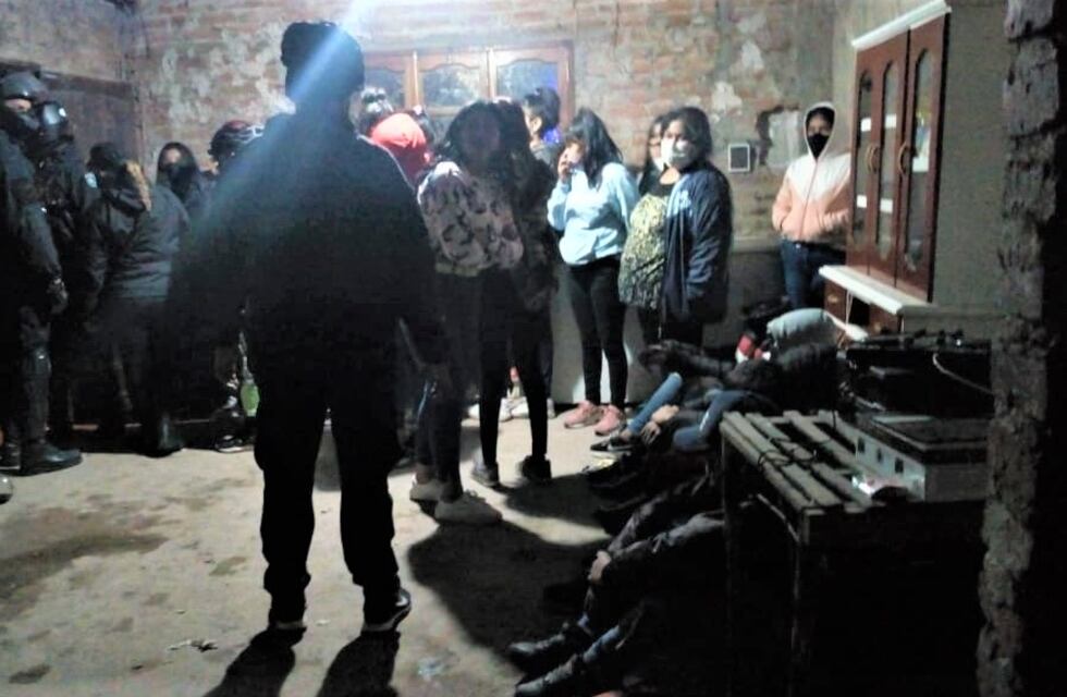 No puede ser IV: decenas de arrestados en dos fiestas clandestinas