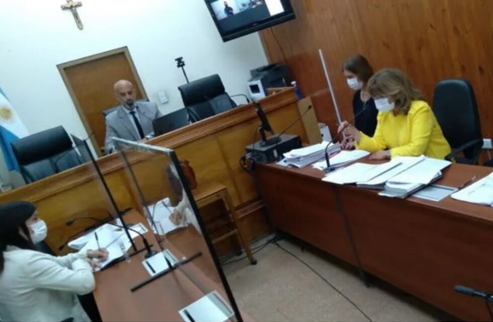 Lo condenan a 21 años de cárcel por abusar de su hija e hijastra cuando eran niñas