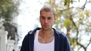 ¿Qué le pasa a Justin Bieber? El terrible video que publicó prendiendo fuego su propia marca de ropa, Drew House