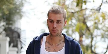 ¿Qué le pasa a Justin Bieber? El terrible video que publicó prendiendo fuego su propia marca de ropa, Drew House