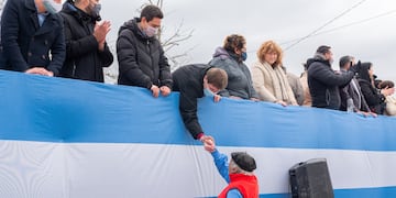 En el marco de las celebraciones, el Mandatario Provincial participó del acto protocolar y del desfile cívico militar realizado en la Piedra Fundamental de la localidad.