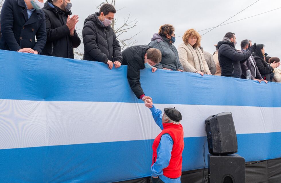 El Gobernador Gustavo Melella participó del acto por el 49° aniversario de Tolhuin