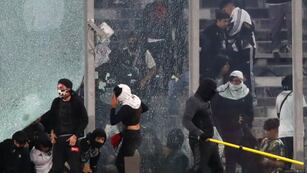 Graves incidentes e invasión de campo de juego en Chile