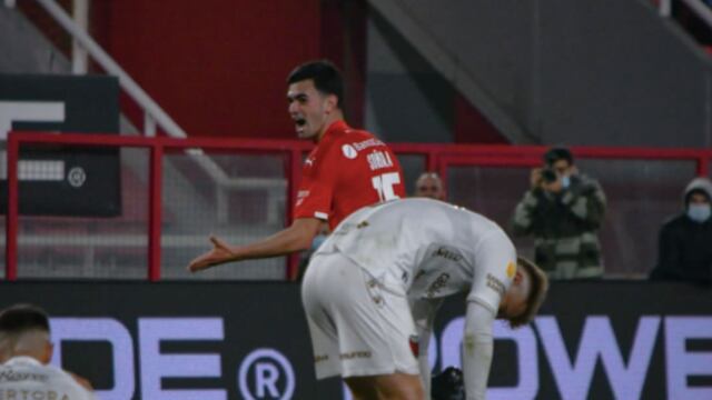 Colón se quedó con 10 jugadores y con el 0-2 en contra ante Independiente.