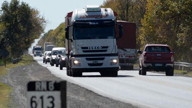 Tramo crítico. La ruta 8, entre Río Cuarto y Holmberg, es una de las de mayor tráfico y riesgo. (La Voz / Archivo)