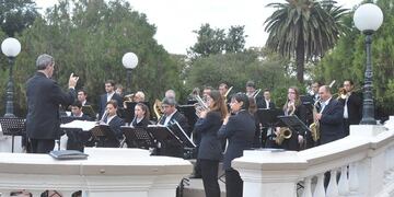 Banda municipal en la caja de la Plaza 25 de Mayo
