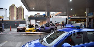 Ingresó a una estación de GNC, chocó a un taxi, un surtidor y provocó un escape de gas. (Pedro Castillo/La Voz)