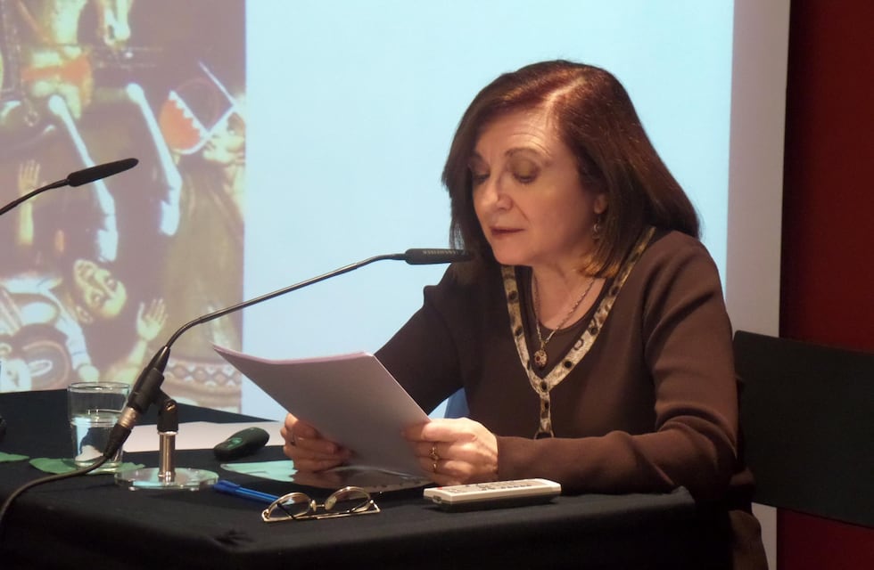 María Rosa Lojo cierra la Feria del Libro de Tres Arroyos: hay promoción de sus obras