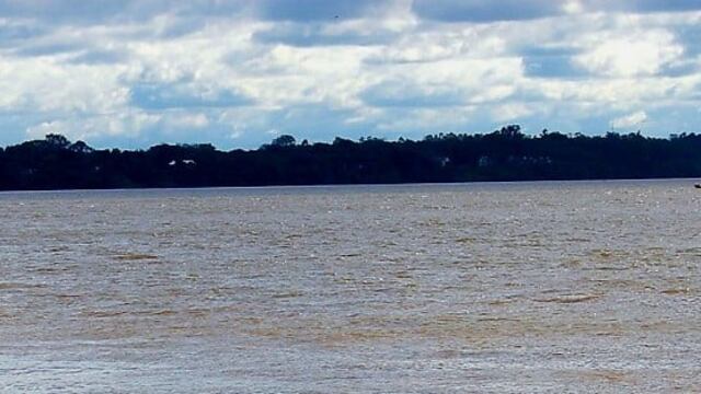 Prefectura busca a un canoero misionero que desapareció en el río Paraná.
