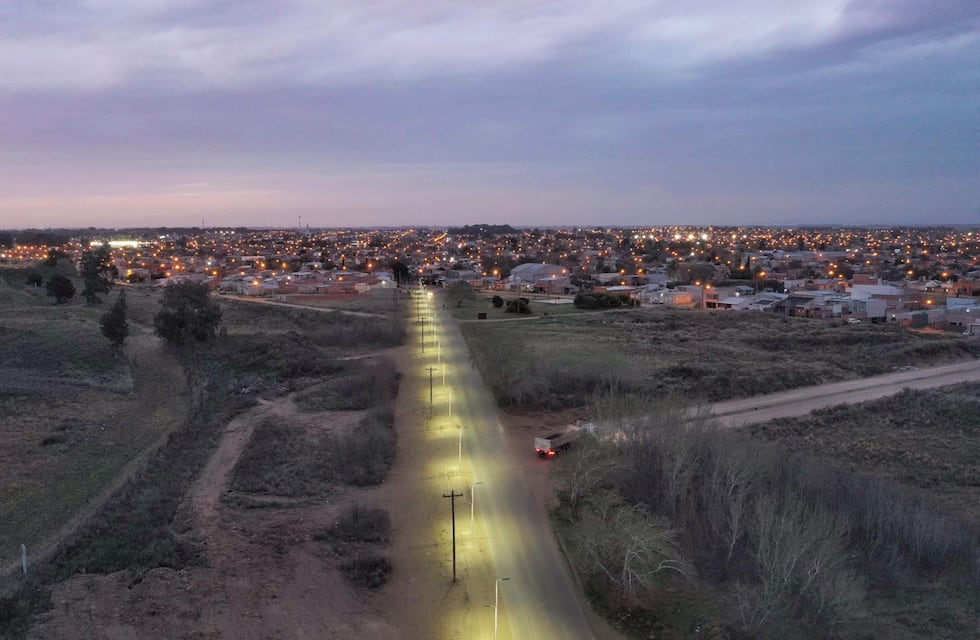 Finalizó la obra de iluminación del camino hacia Puerto Rosales
