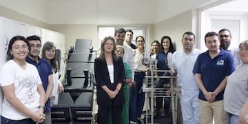 Autoridades destacaron que la mesa radiolúcida permitirá resolver fracturas graves, cirugías de columna y patologías críticas con mayor eficiencia.