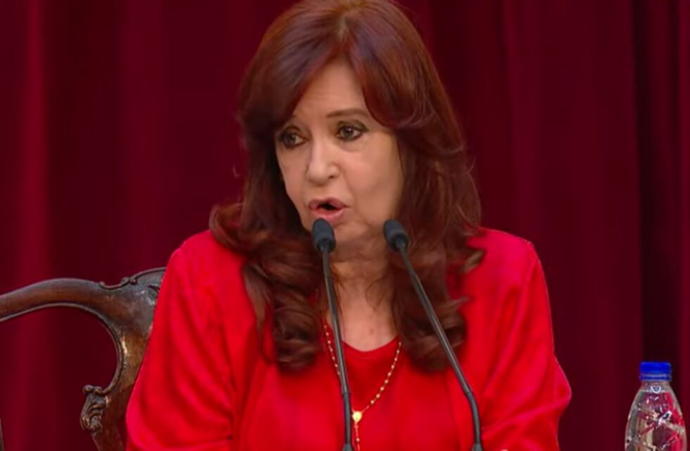Cristina Kirchner cuestionó a Milei por amenazar con quitarle la jubilación de privilegio: “Cálmese Presidente”