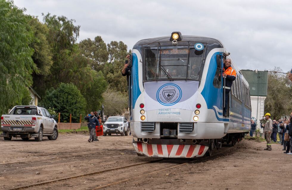 Imagen impactante: viajaba con su hija y fueron embestidos por un tren en Córdoba