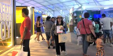El público recorre los pasillos de la Expojuy, donde encuentra todo el potencial productivo, empresarial y comercial de la provincia.