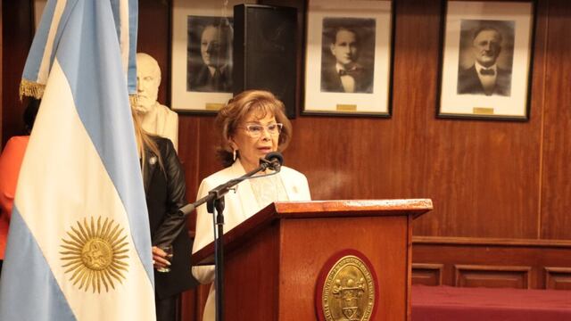 La Dra. Marta Yolanda Tejerizo fue distinguida como Profesora Consulta de la UNT.