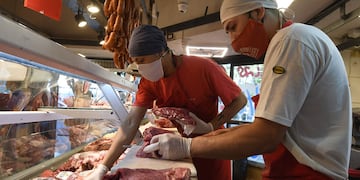 Para garantizar que la carne es segura se debe adquirir en establecimientos habilitados que cumplan con los controles y reglamentaciones.