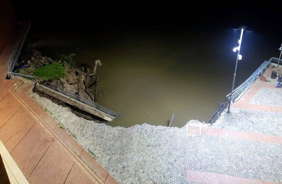 Clausuran el paseo del Parque de España y advierten que puede haber más derrumbes