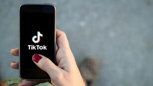 Cuál es la nueva herramienta de TikTok que identifica contenido hecho por la Inteligencia Artificial.