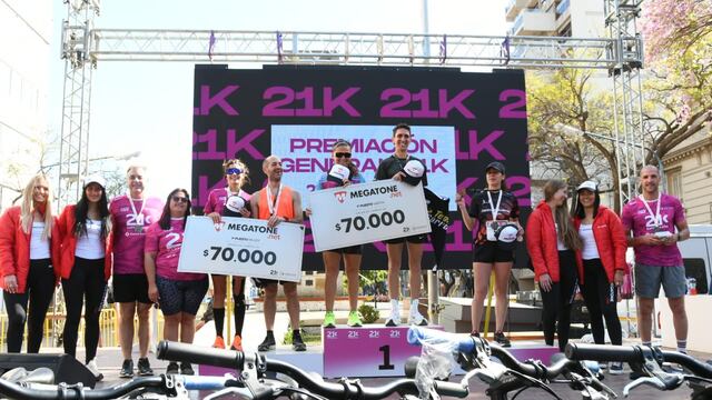 Entrega de premios a los ganadores de los 21 K de Rafaela