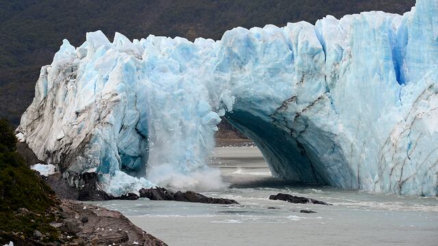 The Perito Moreno Glacier's ice bridge collapses into Lake Argentina, at Los Glaciares National Park, near El Calafate, in Argentina's Patagonia region, Thursday, March 10, 2016. The massive natural monument in the province of Santa Cruz periodically advances over the lake, and then breaks off. The glacier last ruptured in March 2012. (AP Photo/Francisco Munoz)