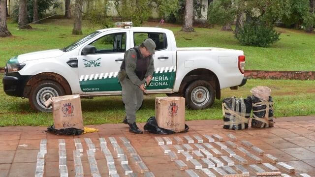 Eldorado: Gendarmería Nacional incautó contrabando de cigarrillos y marihuana.