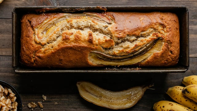 La receta de budín de banana sin gluten ni lactosa.