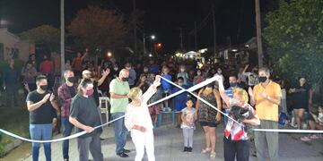 Inauguración de adoquinado en un barrio de Carlos Paz.