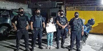 Matilda fue asistida por la Policía cuando la picó un alacrán y ella los sorprendió con un regalo.
