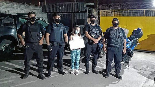 Matilda fue asistida por la Policía cuando la picó un alacrán y ella los sorprendió con un regalo.