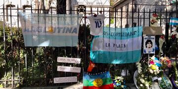 Homenaje a Maradona en la Embajada argentina en Santiago de Chile