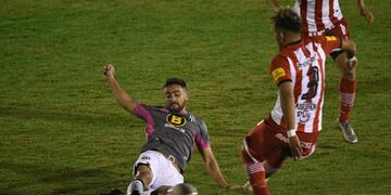 Partido muy parejo entre Gimnasia y San Martín de Tucumán.